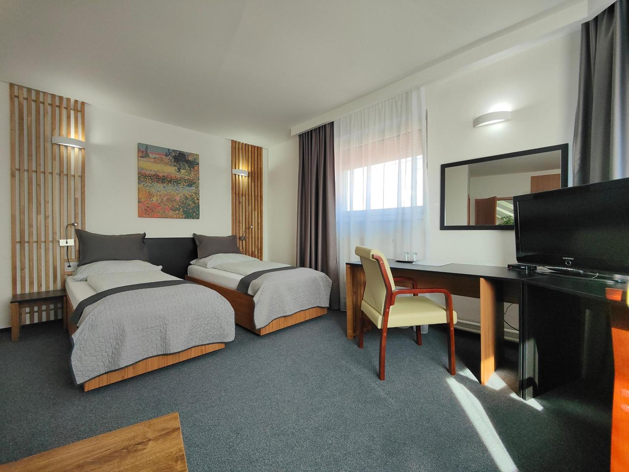 Hotel P7 Lučenec Esterno foto