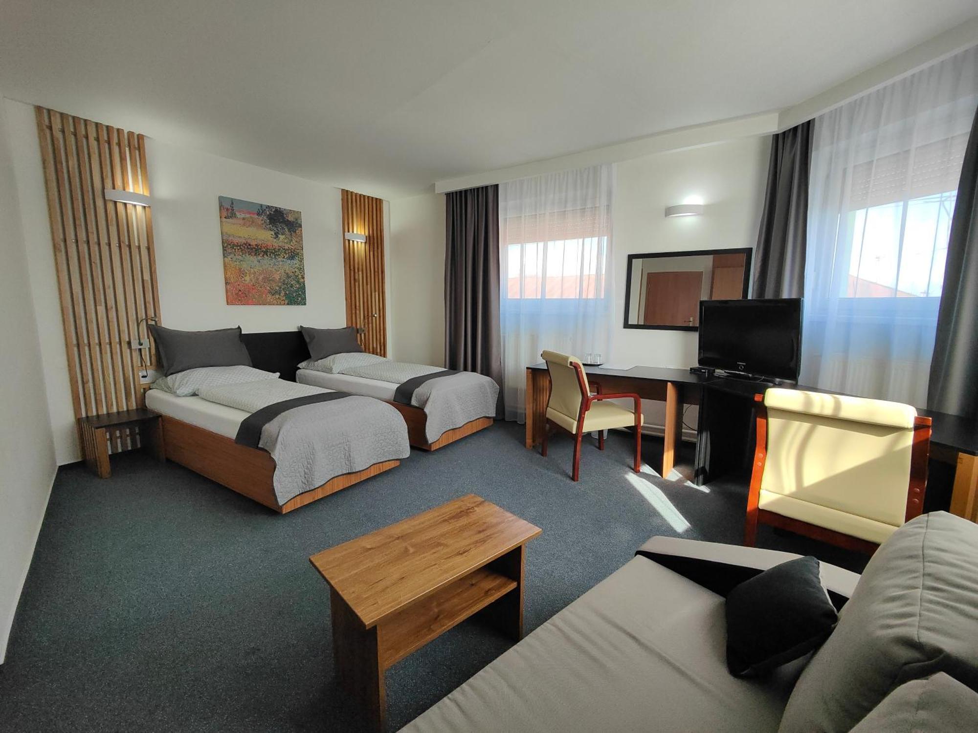 Hotel P7 Lučenec Esterno foto