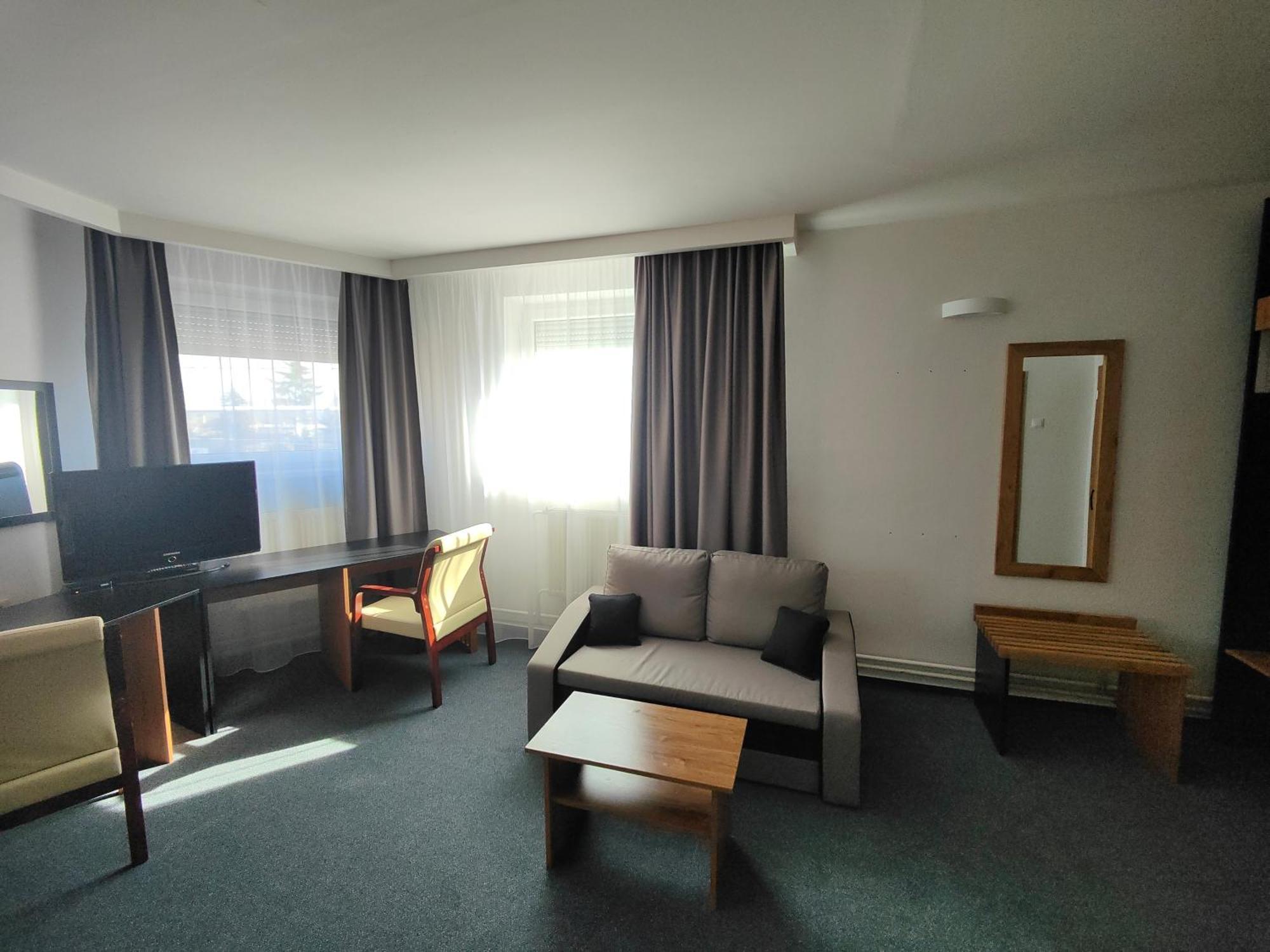 Hotel P7 Lučenec Esterno foto