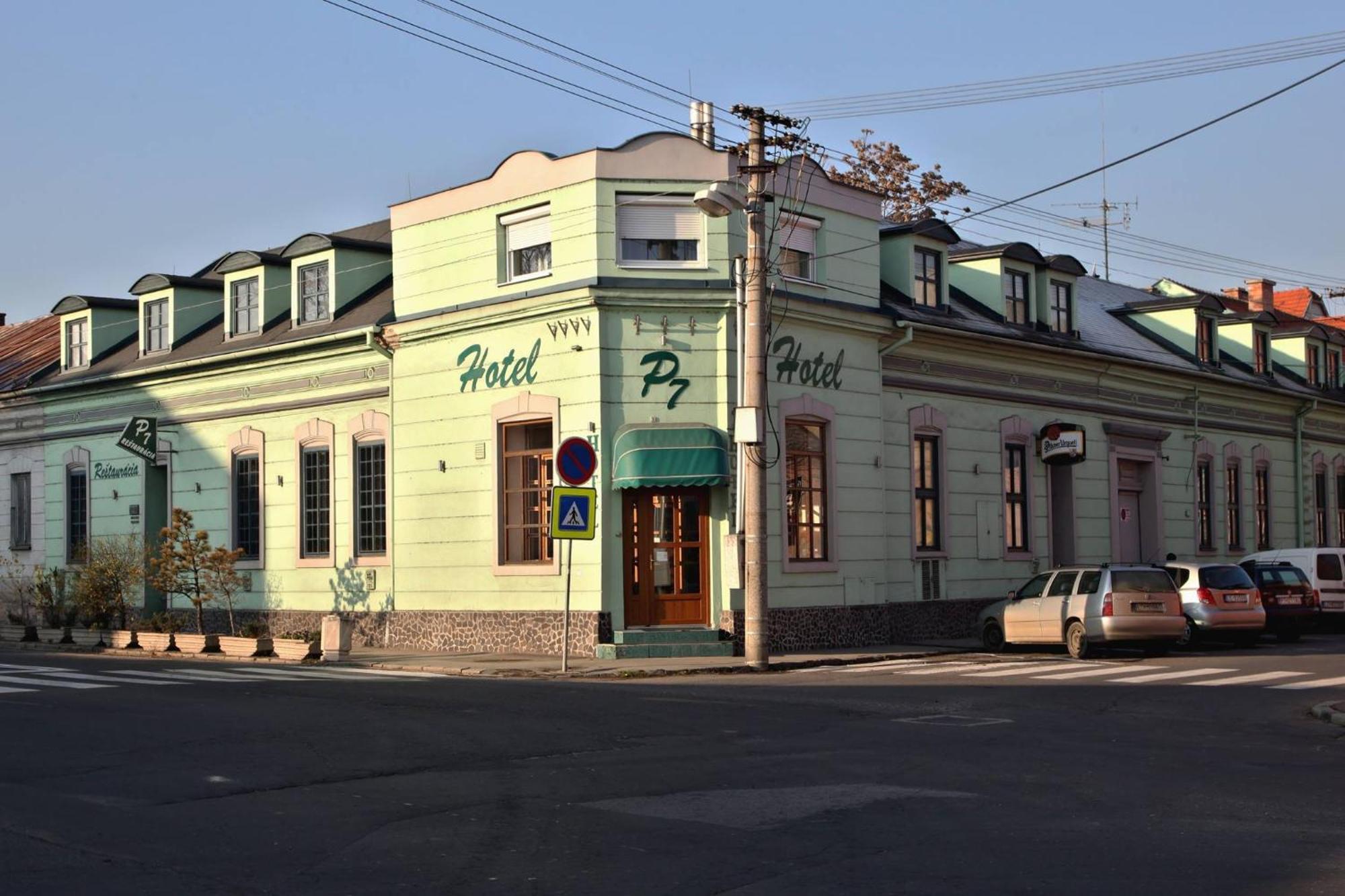 Hotel P7 Lučenec Esterno foto